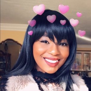 Meet your Posher, Latia